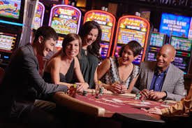 Tampilan permainan Ikan Jackpot di bassie dengan gulungan slot dan simbol pembayaran